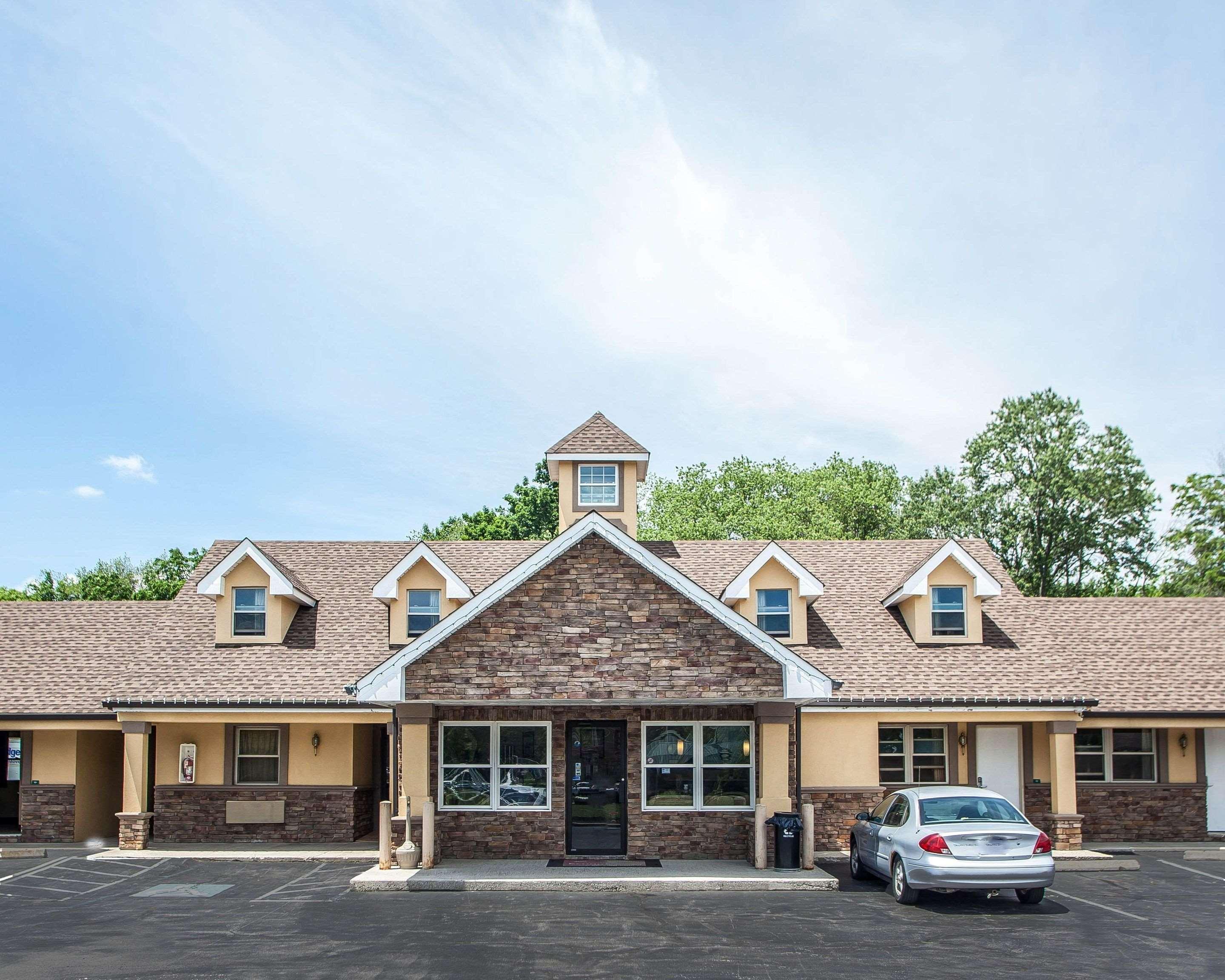 Econo Lodge Newton Exterior photo