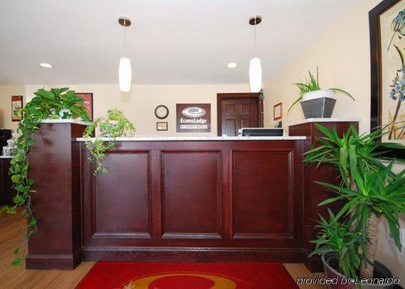 Econo Lodge Newton Interior photo