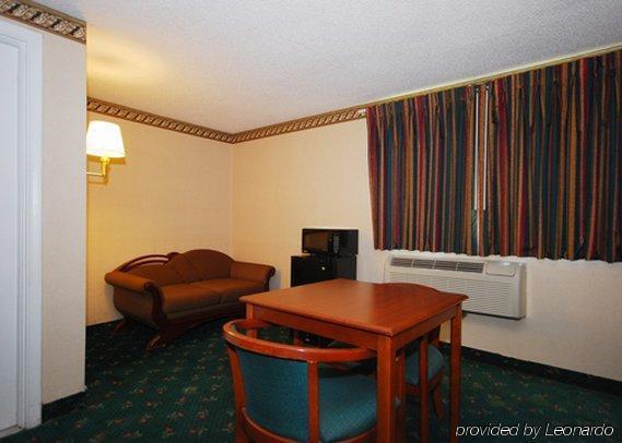 Econo Lodge Newton Room photo